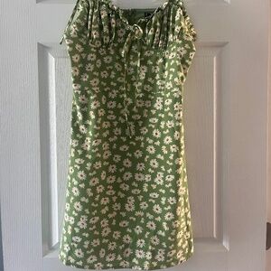 Green floral daisy mini dress